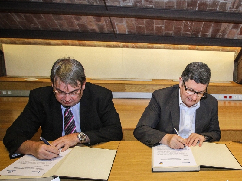 El Prat empresarial signa conveni per el desenvolupament econòmic 